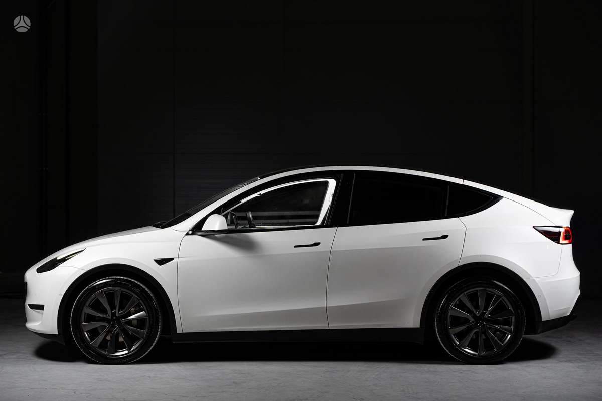 Tesla Model Y, 81 kWh, off-road / crossover