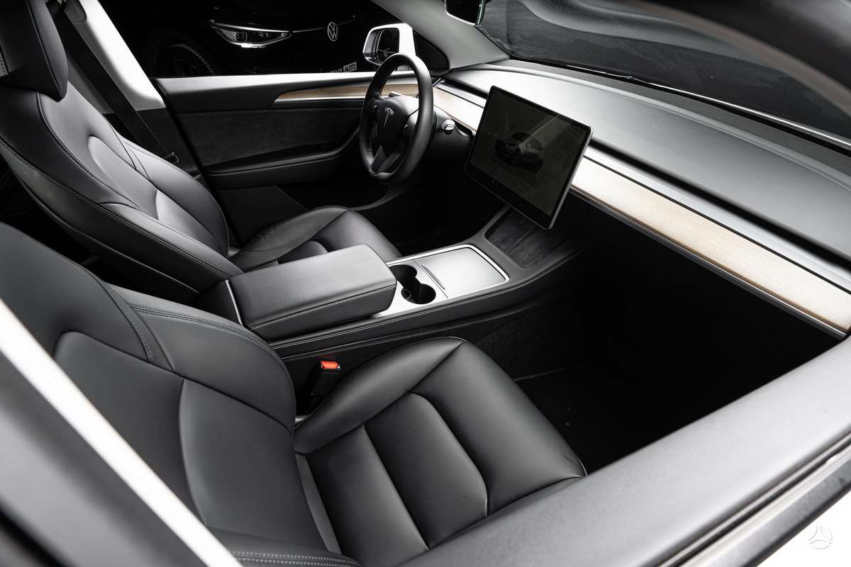 Tesla Model Y, 81 kWh, off-road / crossover