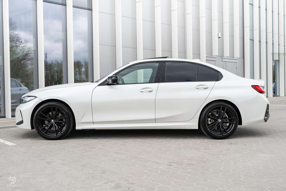 BMW 330, 2.0 l., Седан