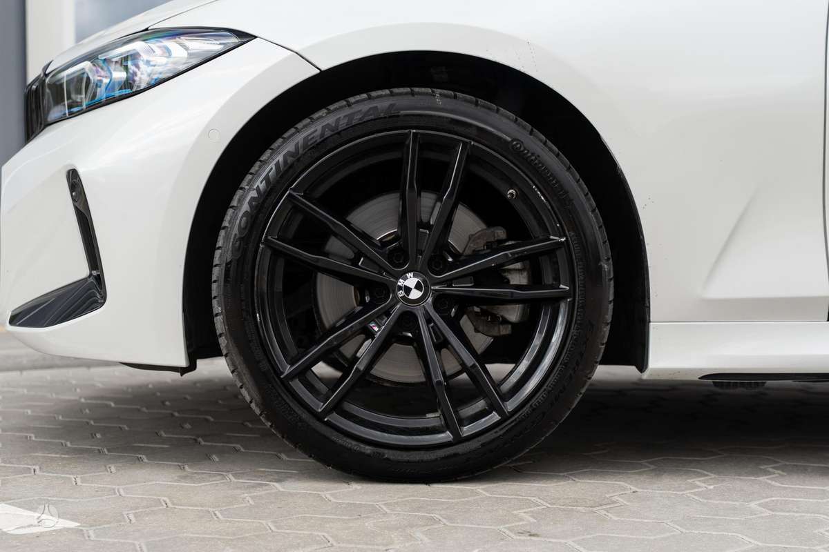 BMW 330, 2.0 l., Седан