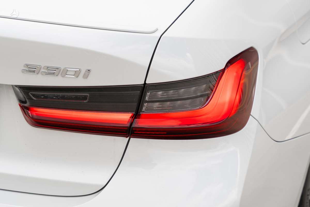 BMW 330, 2.0 l., Седан