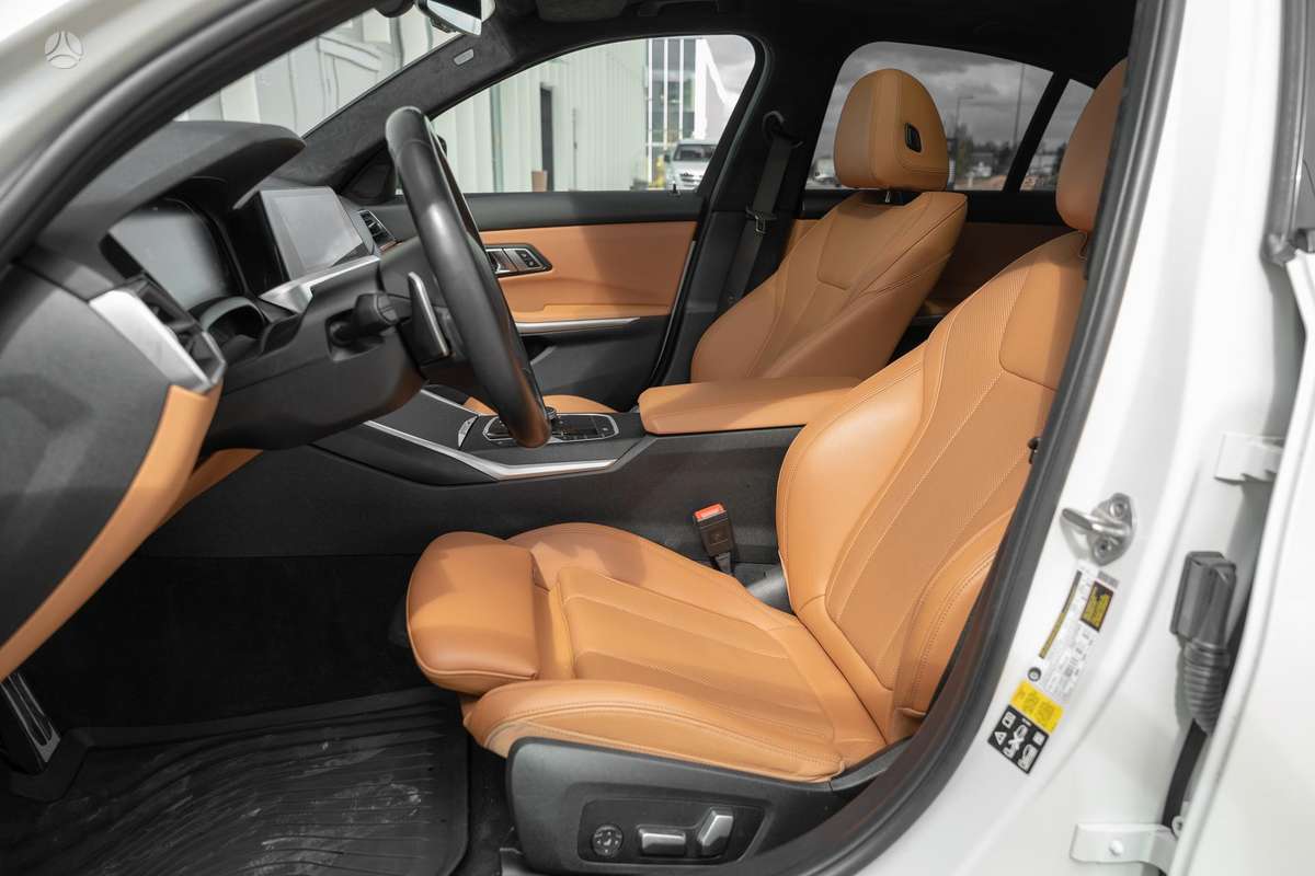 BMW 330, 2.0 l., Седан
