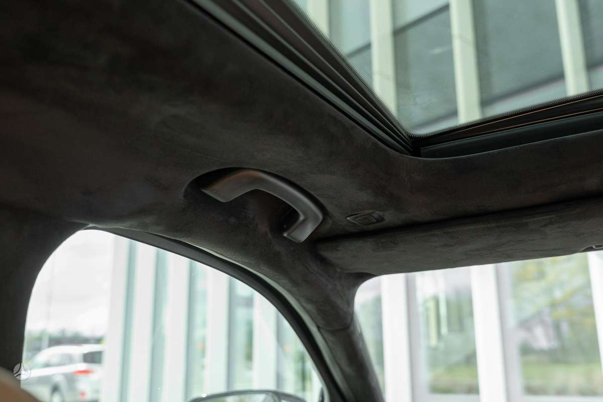 BMW 330, 2.0 l., Седан