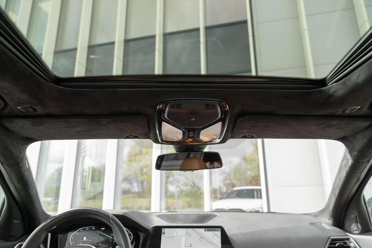 BMW 330, 2.0 l., Седан