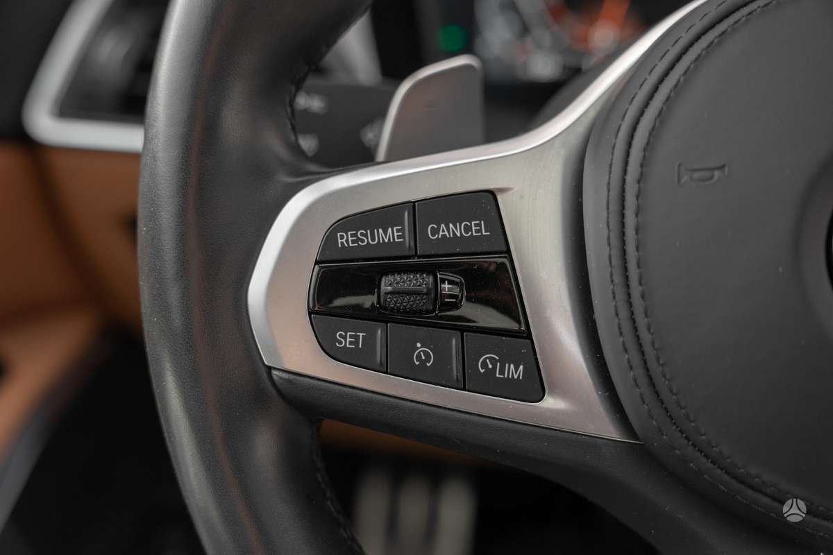 BMW 330, 2.0 l., Седан
