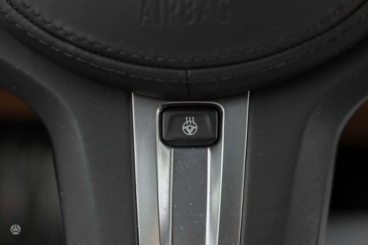 BMW 330, 2.0 l., Седан