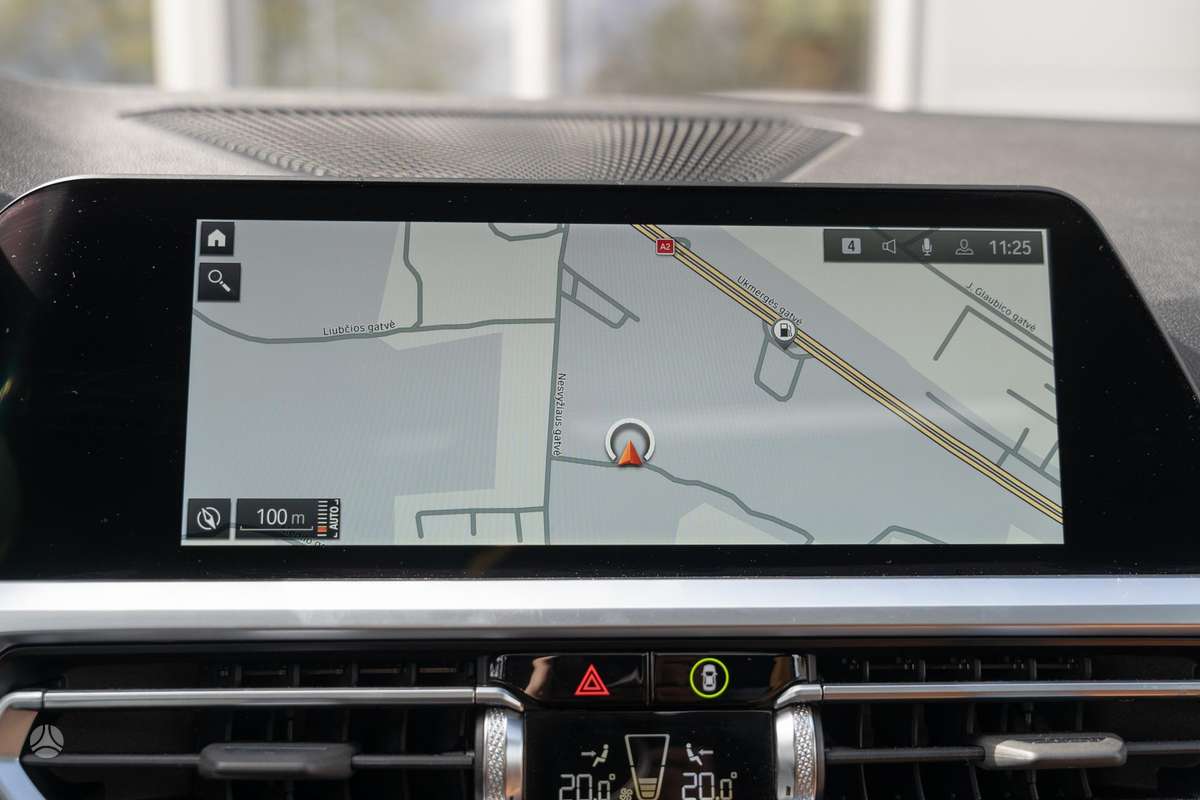 BMW 330, 2.0 l., Седан
