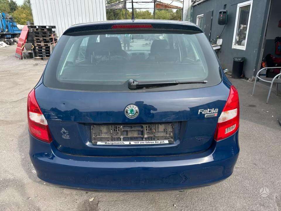 Skoda Fabia dalimis