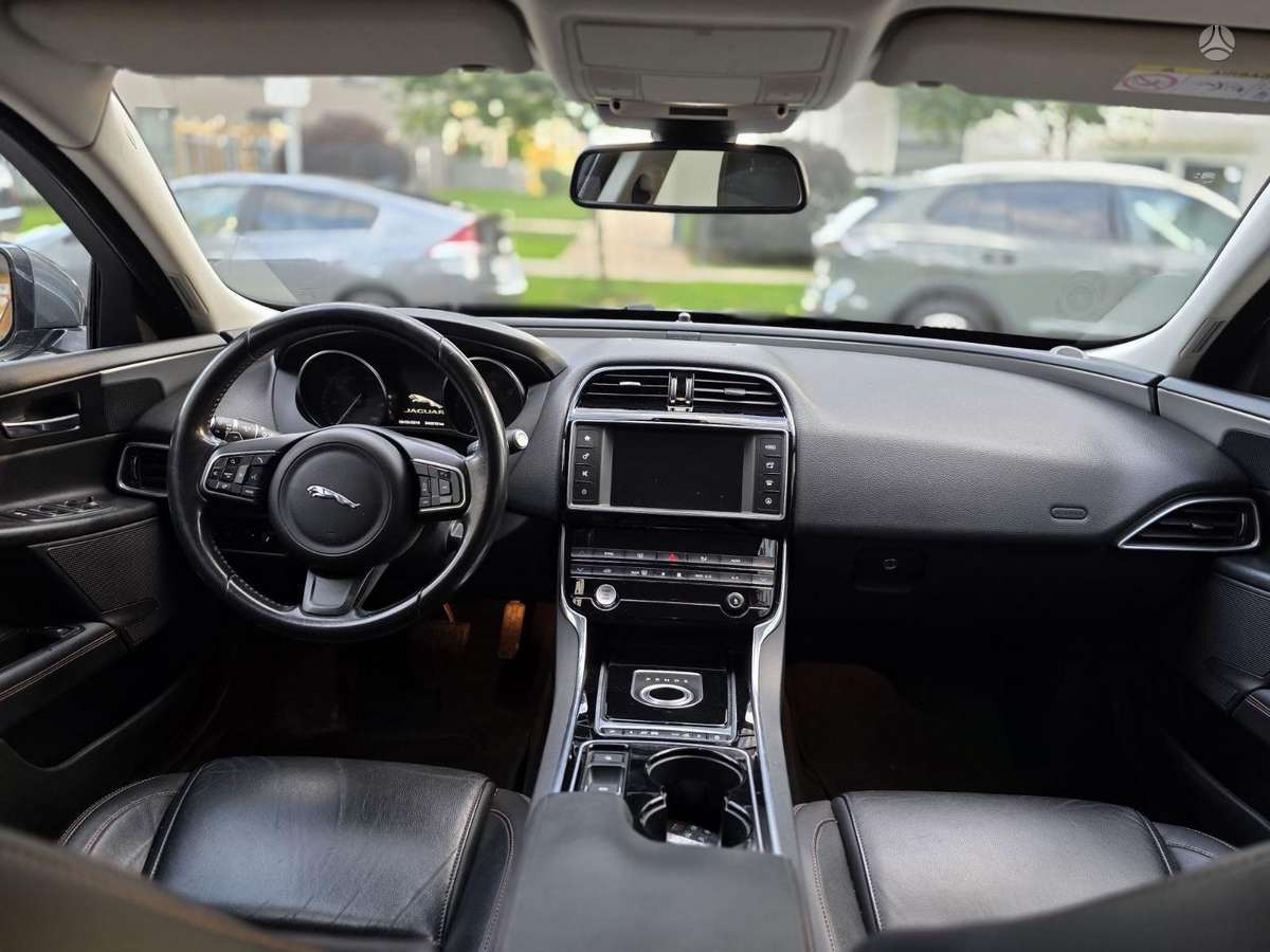 Jaguar XE, 2.0 l., Седан