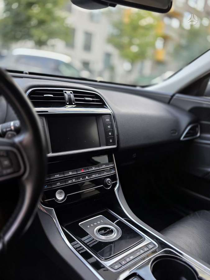 Jaguar XE, 2.0 l., Седан