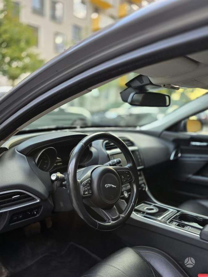 Jaguar XE, 2.0 l., Седан