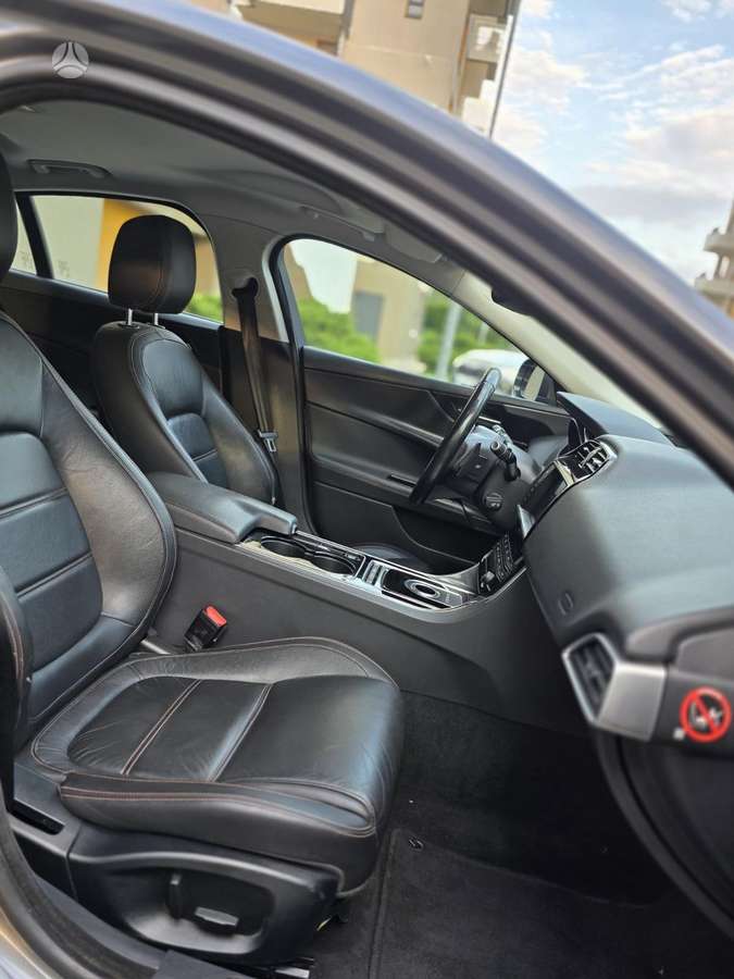 Jaguar XE, 2.0 l., Седан