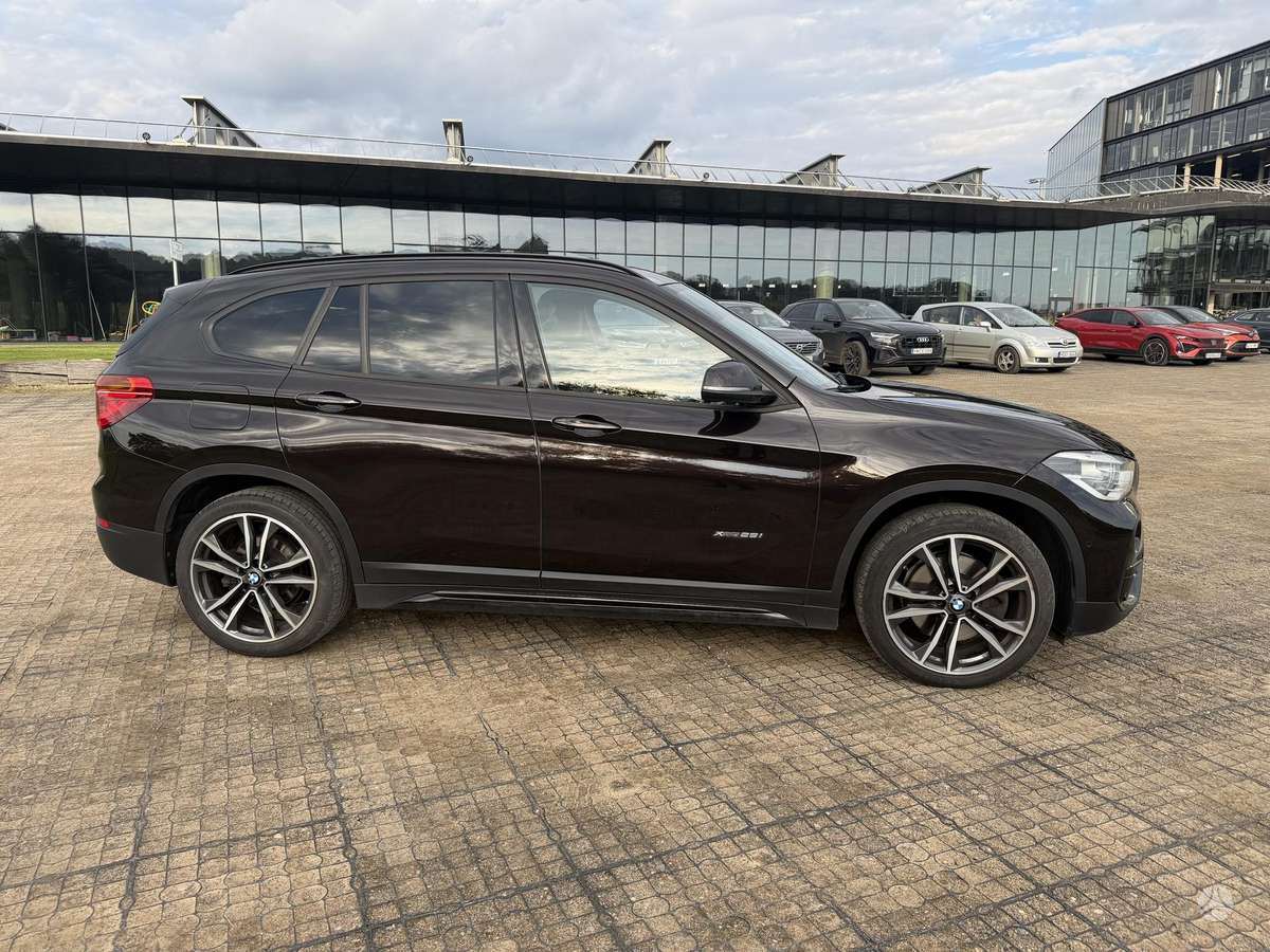 BMW X1, 2.0 l., Внедорожник / Кроссовер