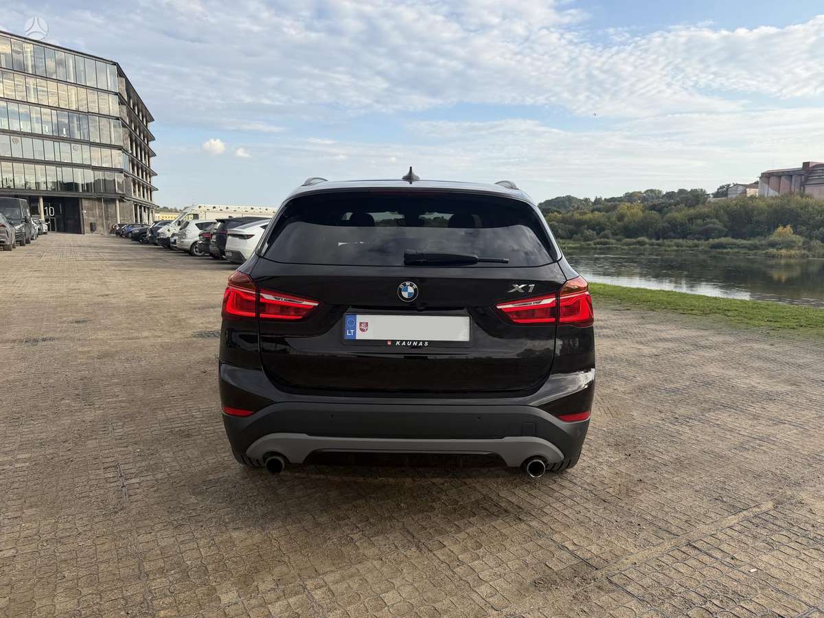 BMW X1, 2.0 l., Внедорожник / Кроссовер