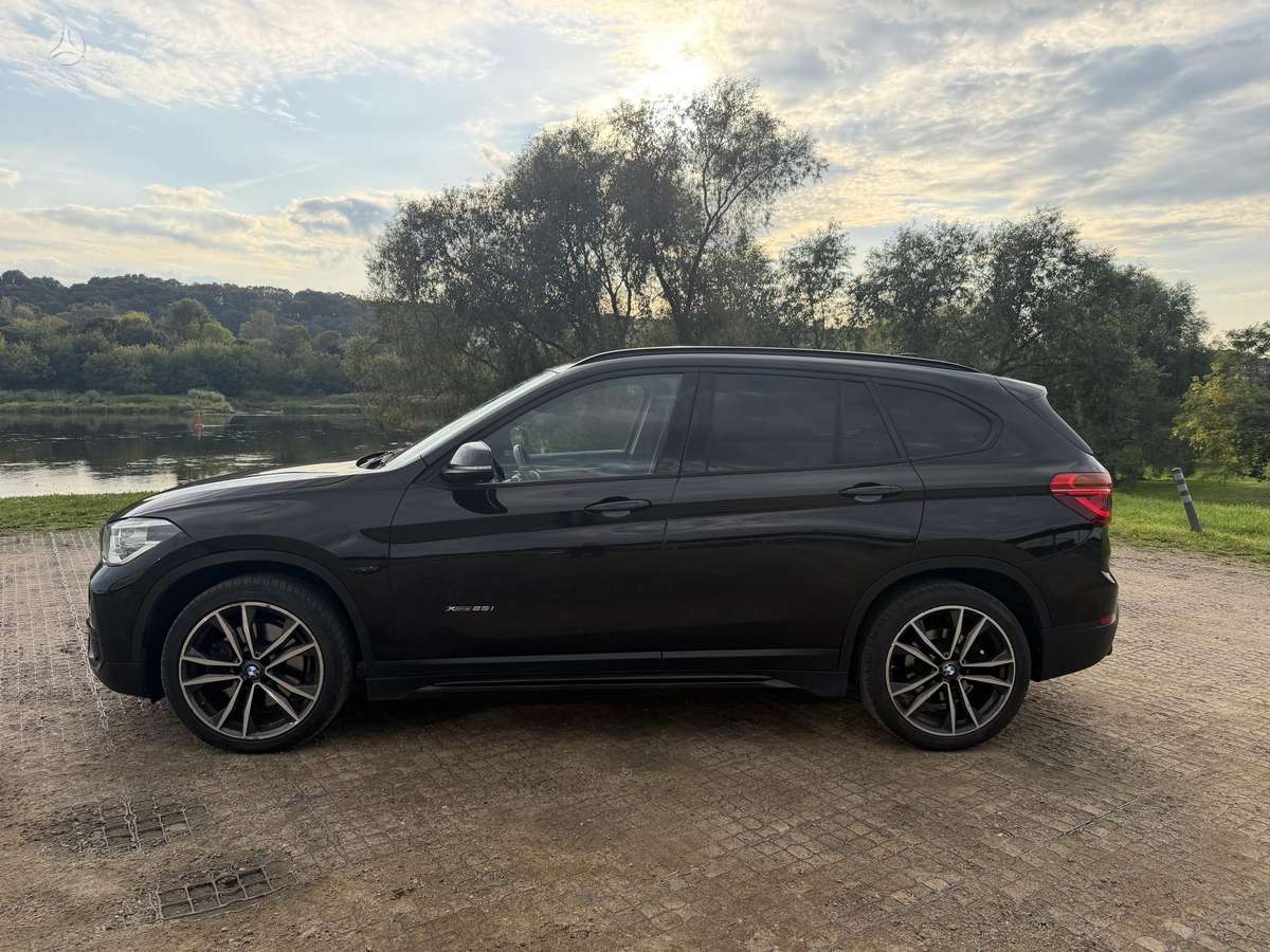 BMW X1, 2.0 l., Внедорожник / Кроссовер