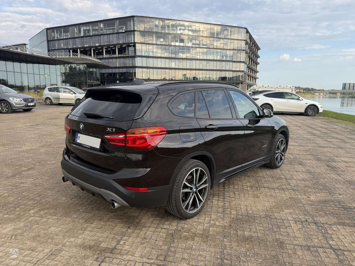 BMW X1, 2.0 l., Внедорожник / Кроссовер