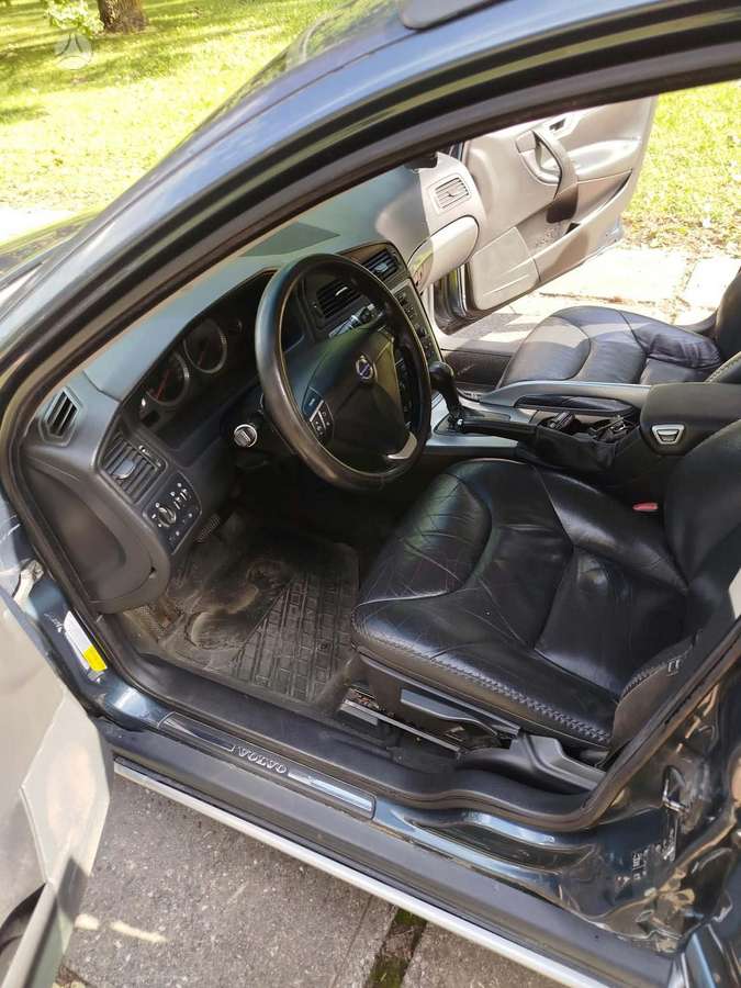 Volvo XC70, 2.4 l., wagon