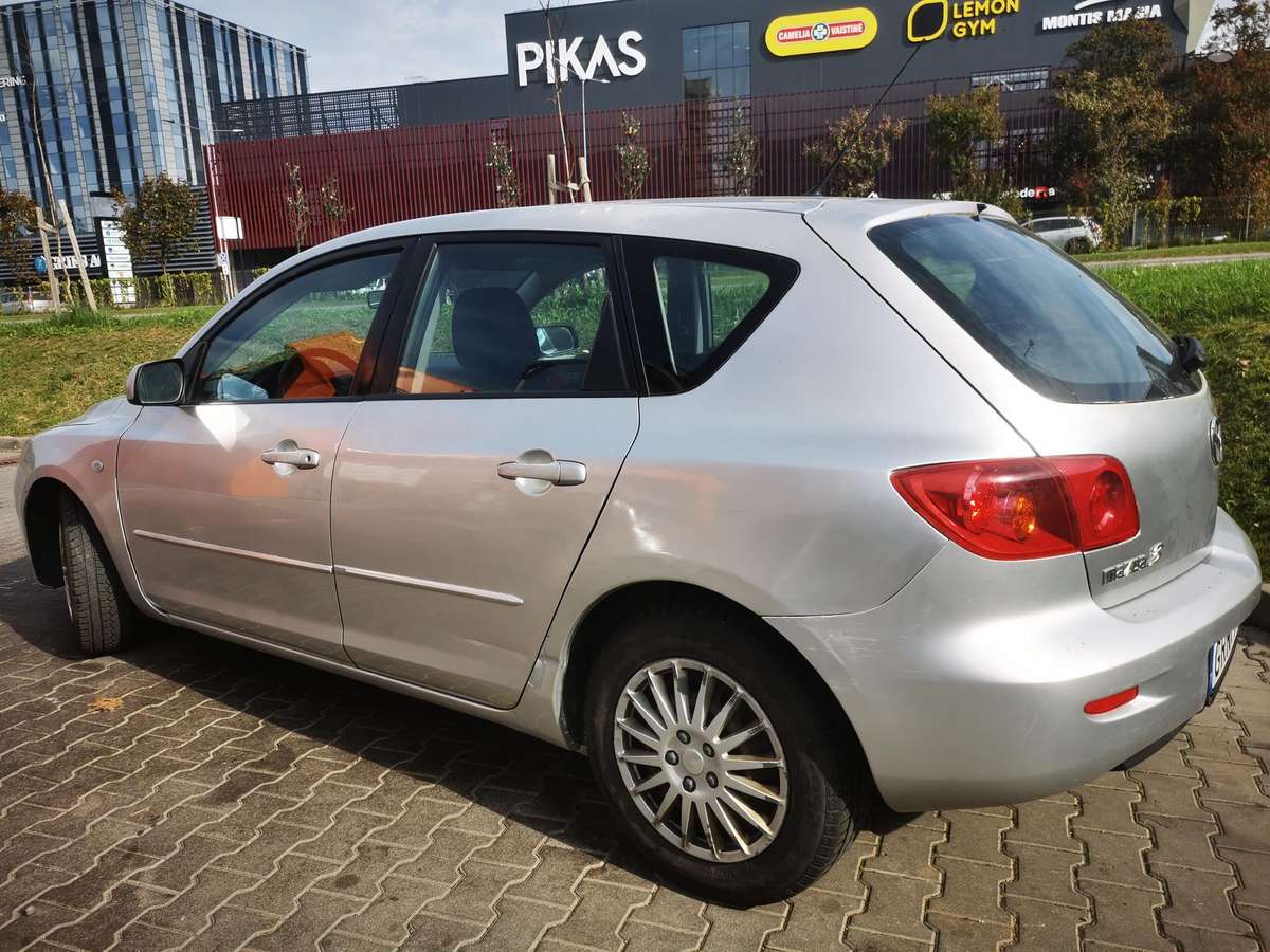 Mazda 3, hečbekas