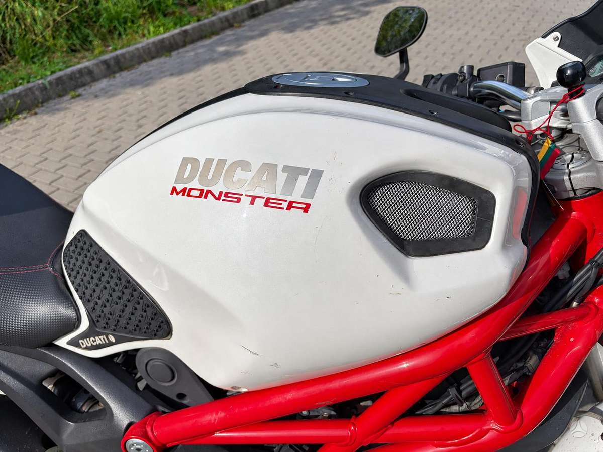 Ducati Monster 696cc, street / classic