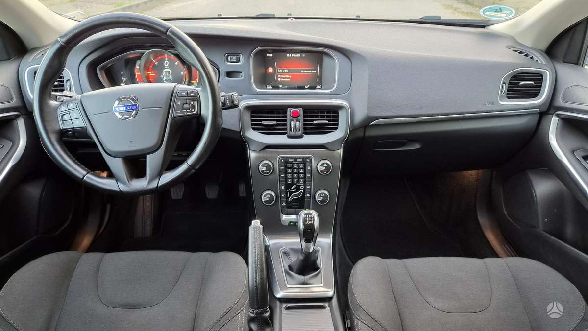 Volvo V40, 1.6 l., Хэтчбек