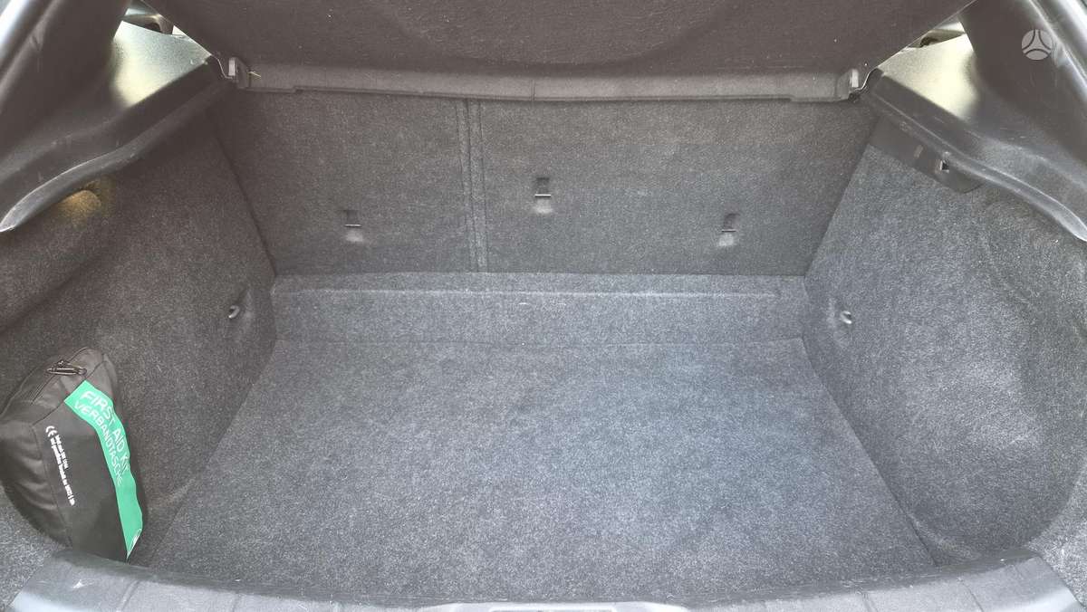Volvo V40, 1.6 l., Хэтчбек