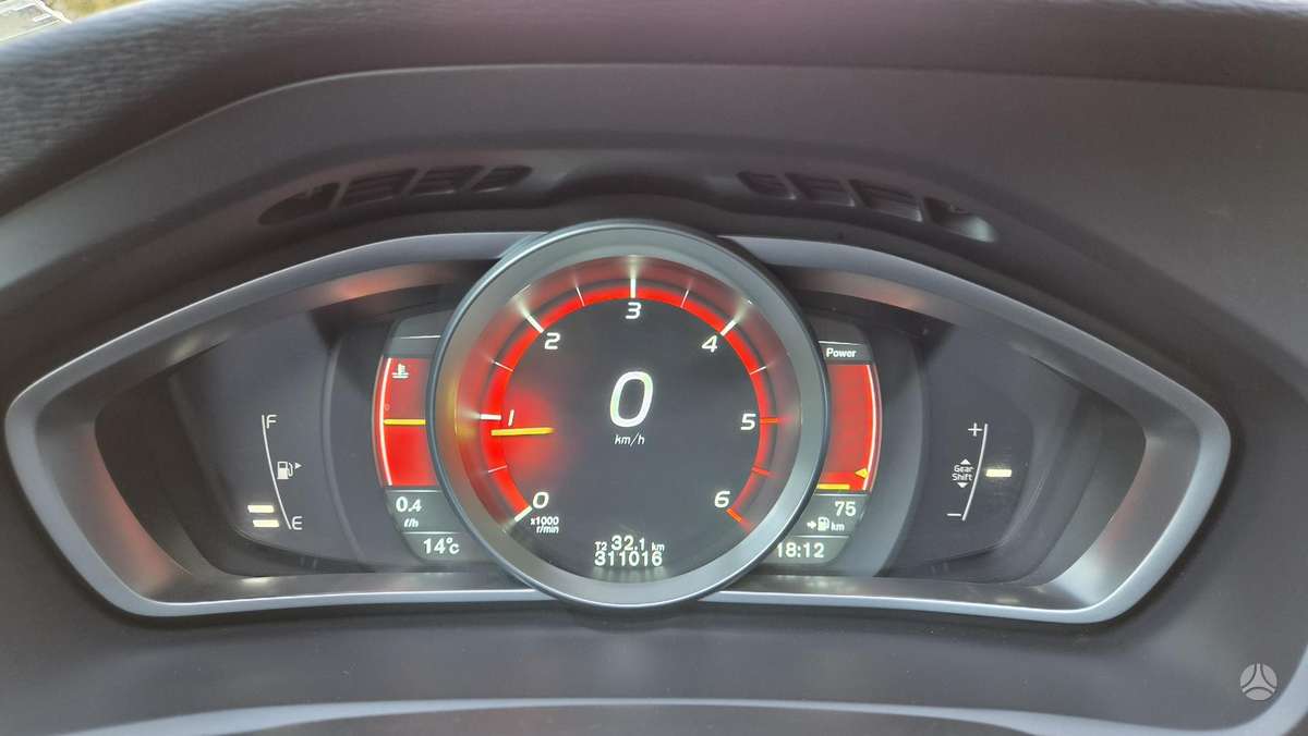 Volvo V40, 1.6 l., Хэтчбек