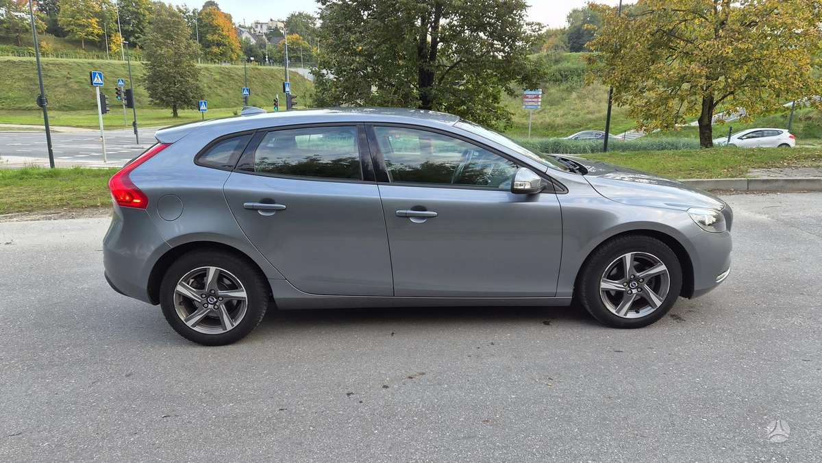 Volvo V40, 1.6 l., Хэтчбек