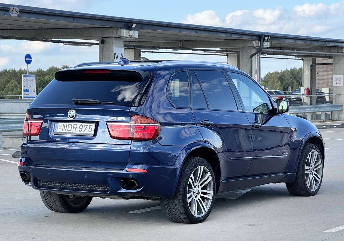 BMW X5, 4.4 l., off-road / crossover