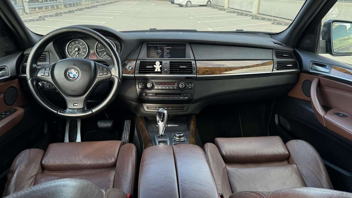 BMW X5, 4.4 l., off-road / crossover