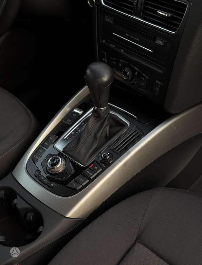 Audi Q5, off-road / crossover