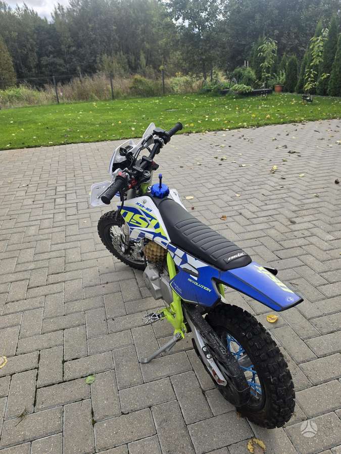 Asix XB-18 70cc, krosiniai