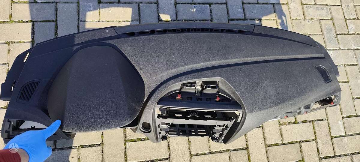 BMW 1 serija, Panele, консоль