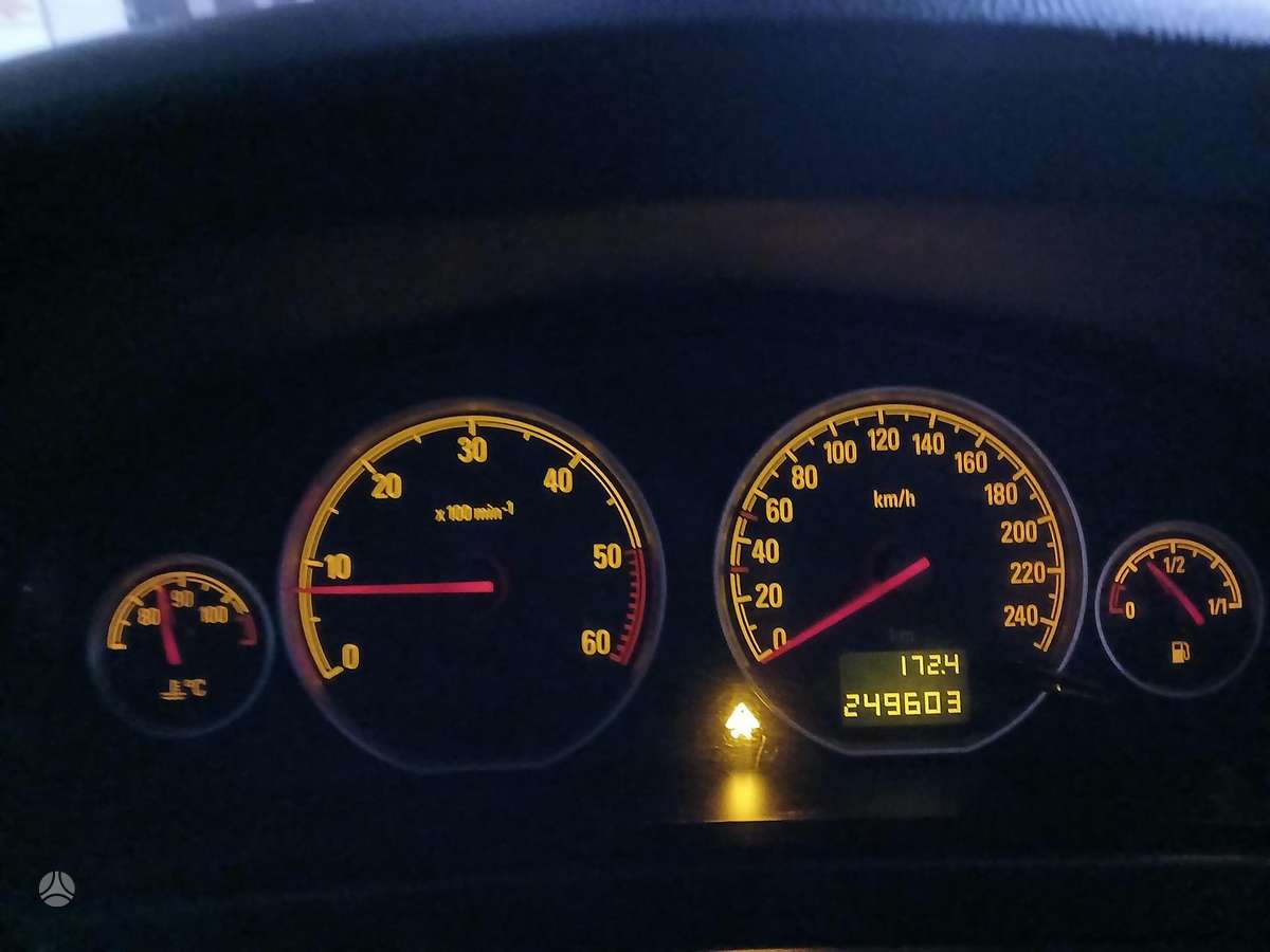 Opel Signum, 2.2 l., hatchback