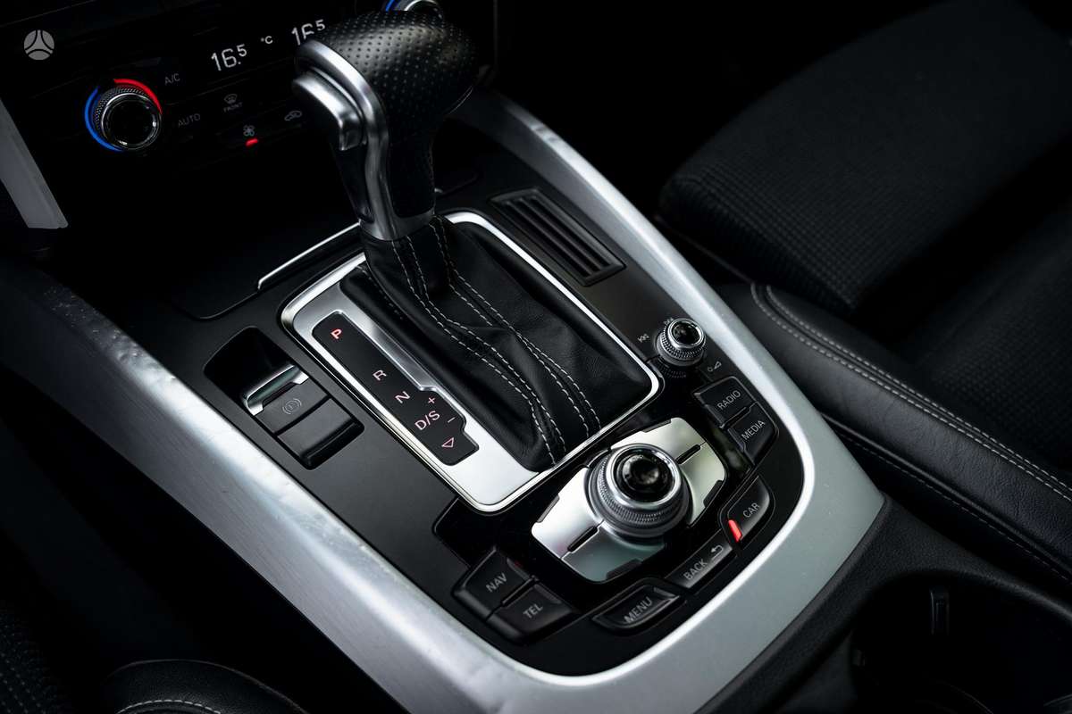 Audi Q5, 2.0 l., Внедорожник / Кроссовер