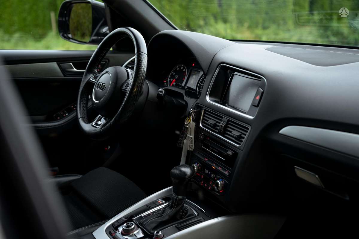 Audi Q5, 2.0 l., Внедорожник / Кроссовер