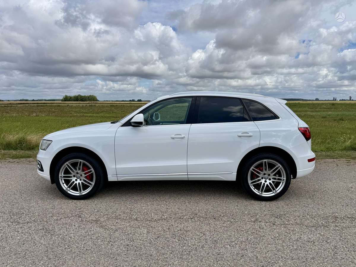 Audi Q5, 2.0 l., off-road / crossover