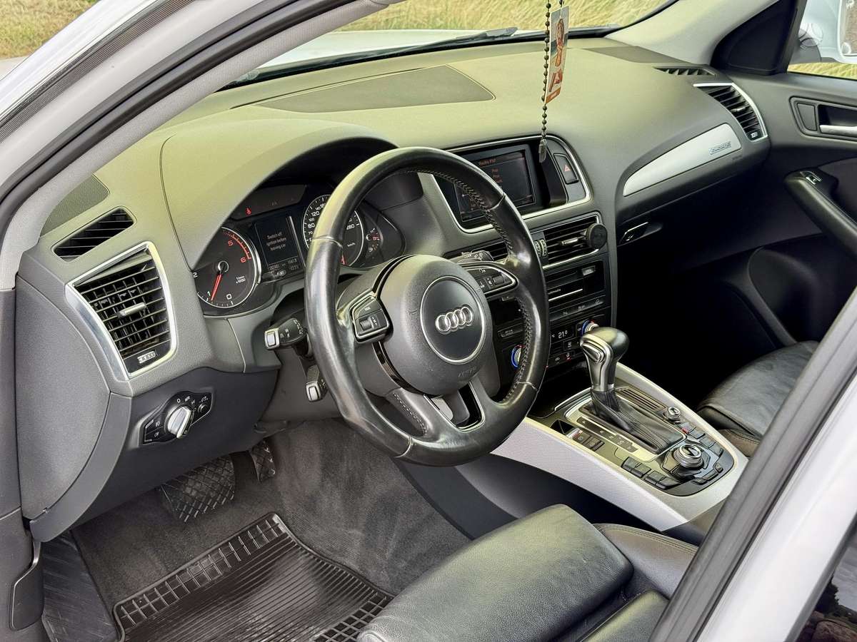 Audi Q5, 2.0 l., Внедорожник / Кроссовер