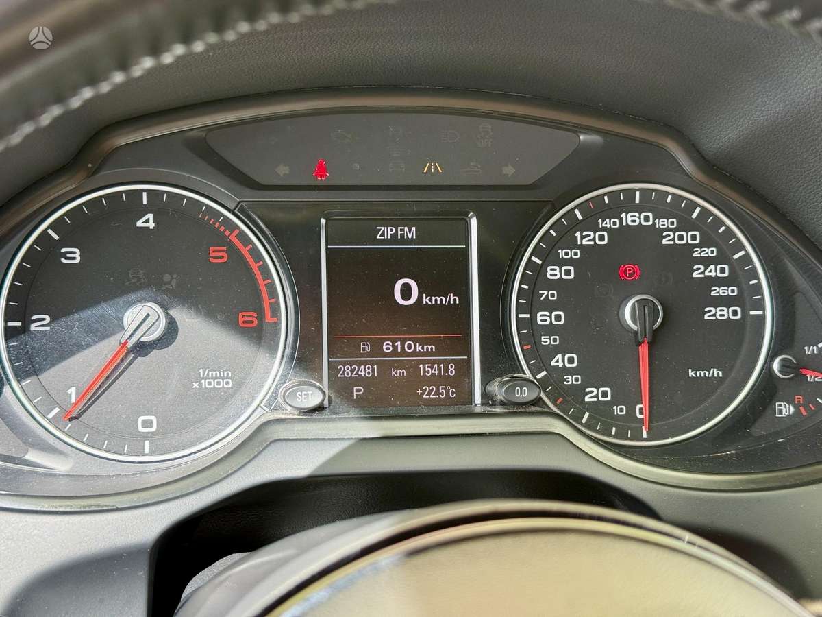 Audi Q5, 2.0 l., off-road / crossover