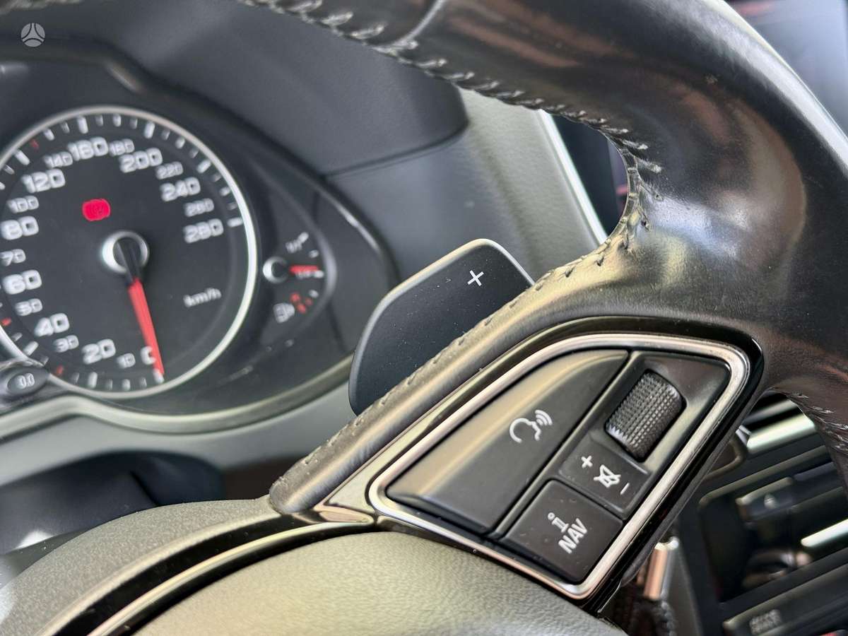 Audi Q5, 2.0 l., off-road / crossover
