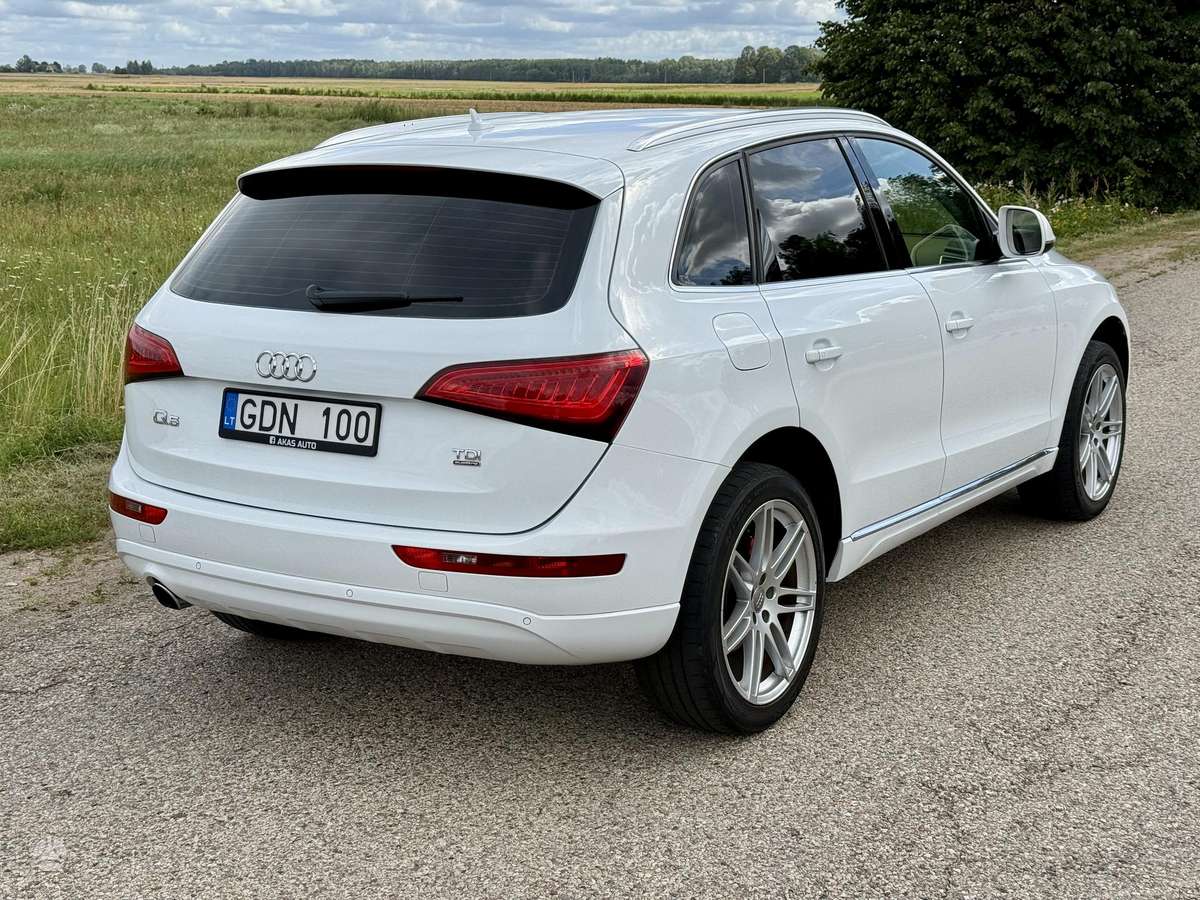 Audi Q5, 2.0 l., off-road / crossover