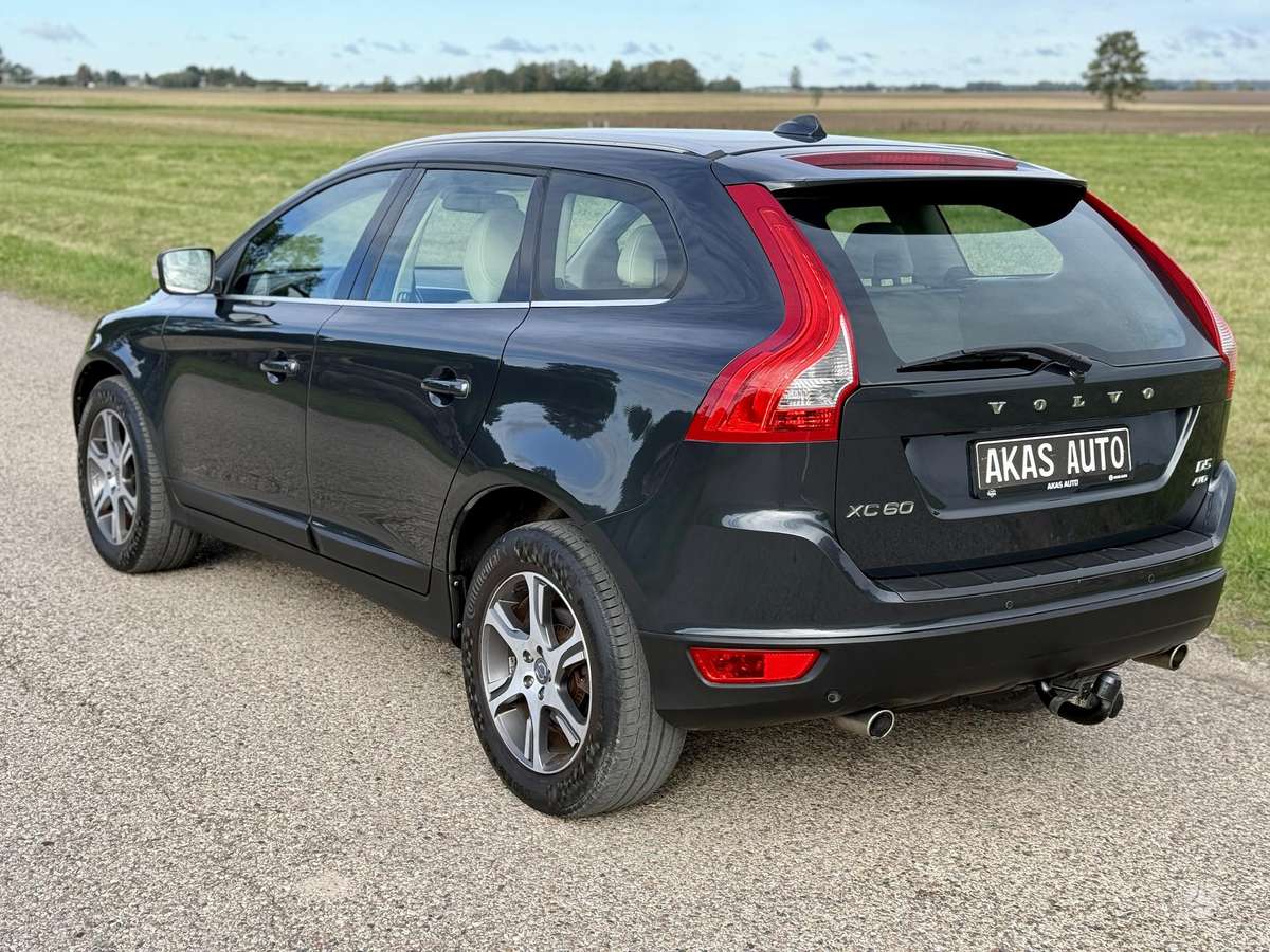 Volvo XC60, 2.4 l., off-road / crossover