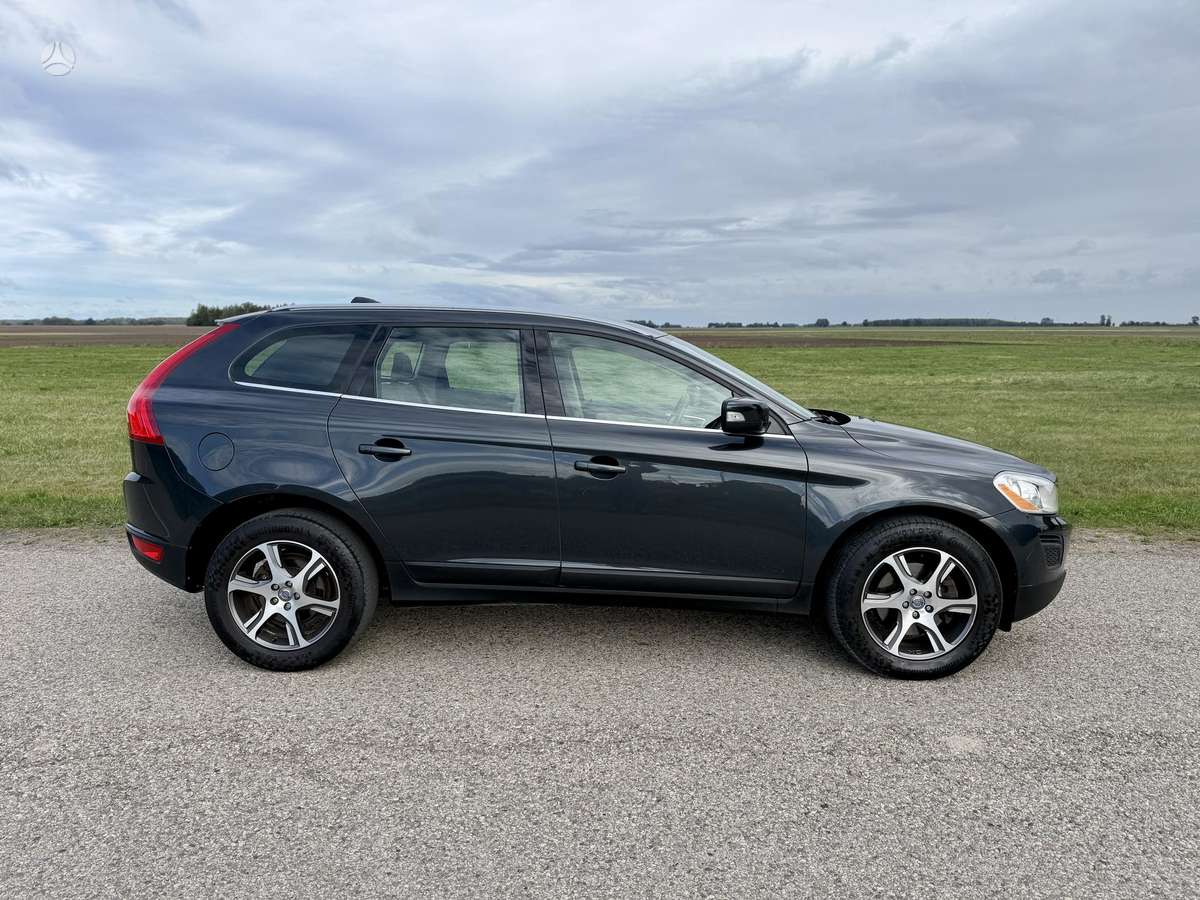 Volvo XC60, 2.4 l., off-road / crossover