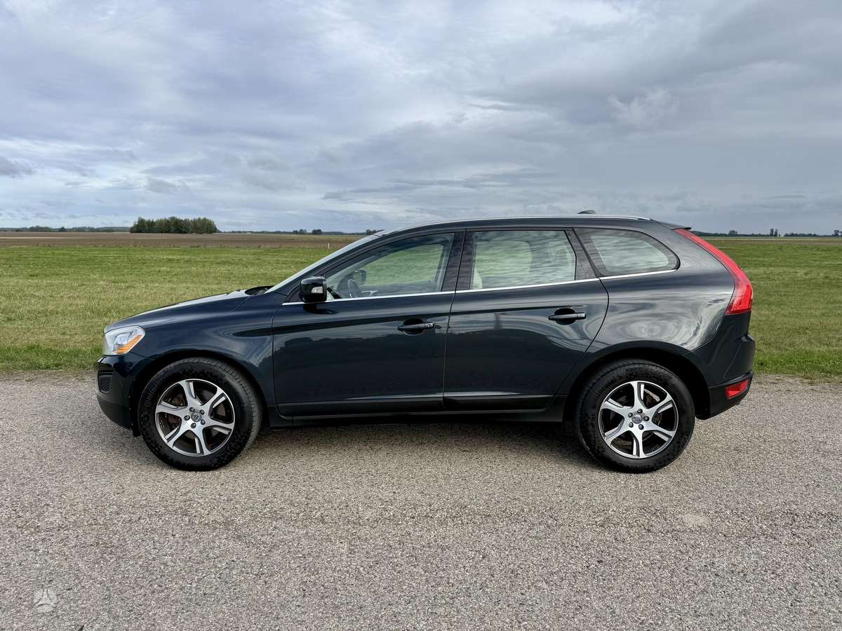 Volvo XC60, 2.4 l., off-road / crossover