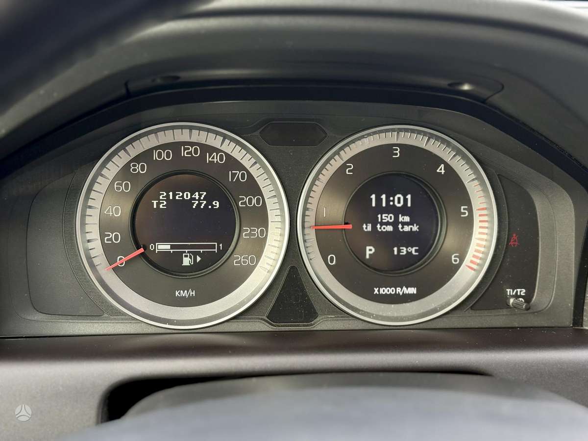 Volvo XC60, 2.4 l., off-road / crossover