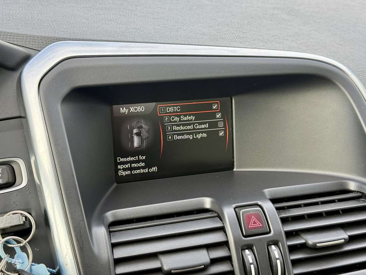 Volvo XC60, 2.4 l., off-road / crossover