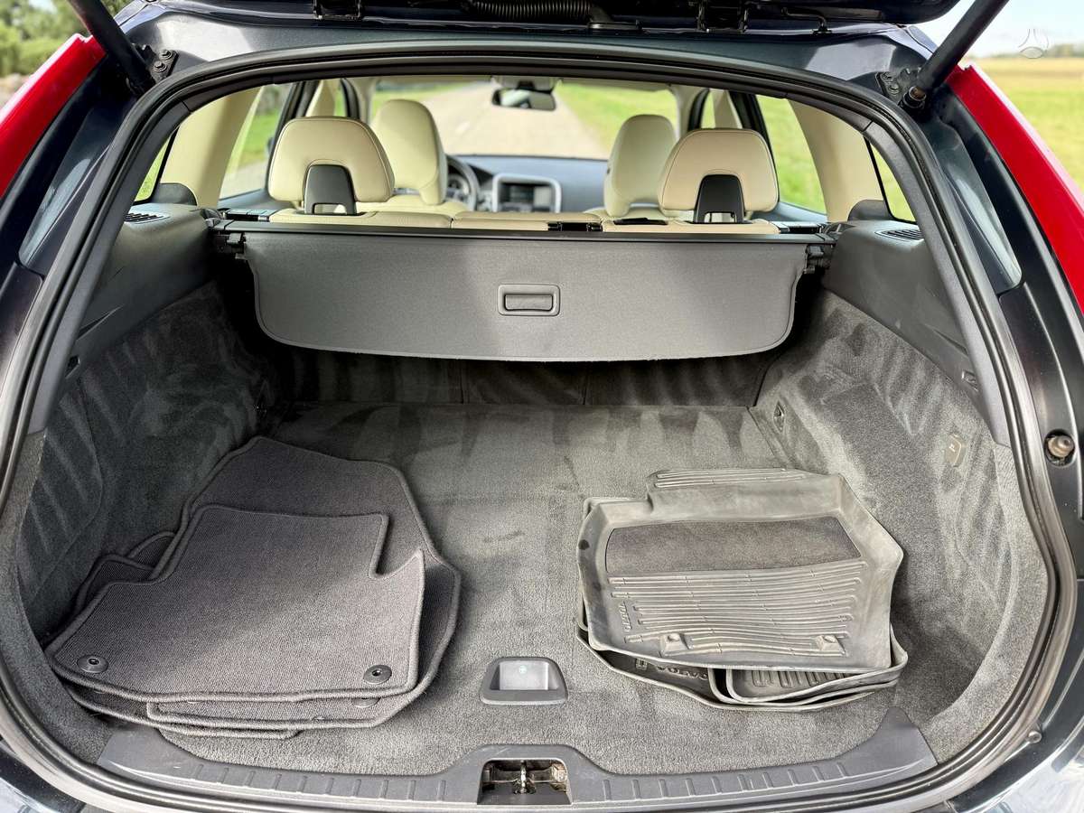 Volvo XC60, 2.4 l., off-road / crossover