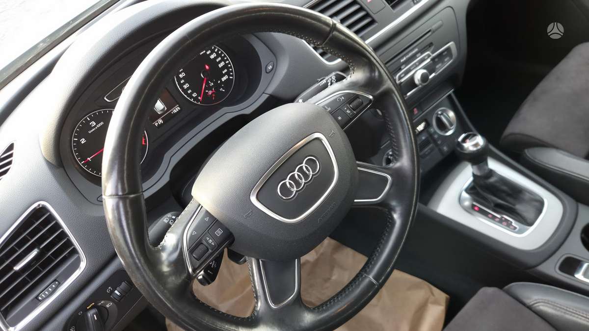 Audi Q3, 2.0 l., Хэтчбек