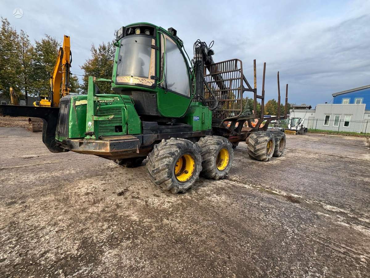 John Deere 810 E, koksnes transportieri