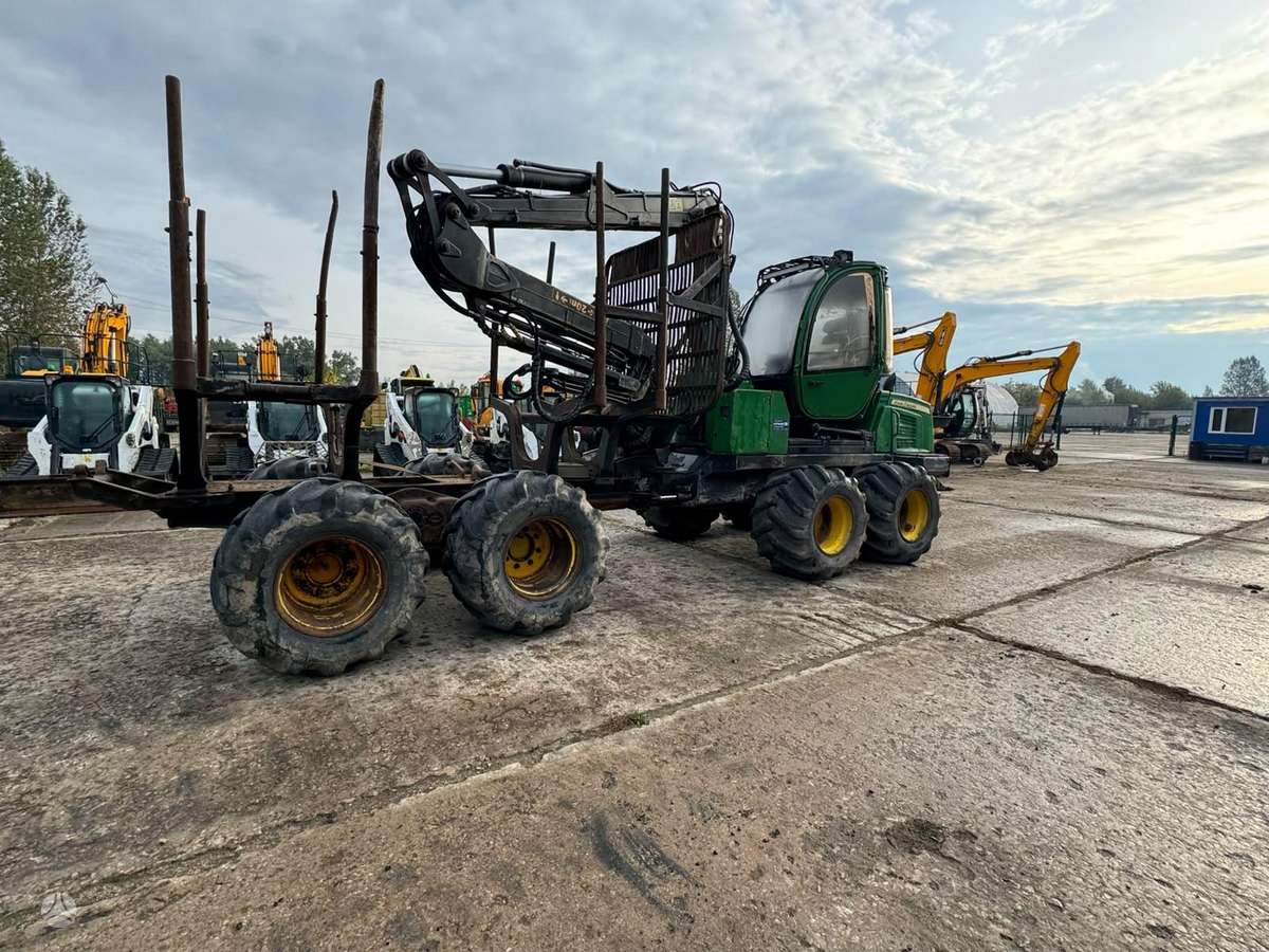 John Deere 810 E, medvežės
