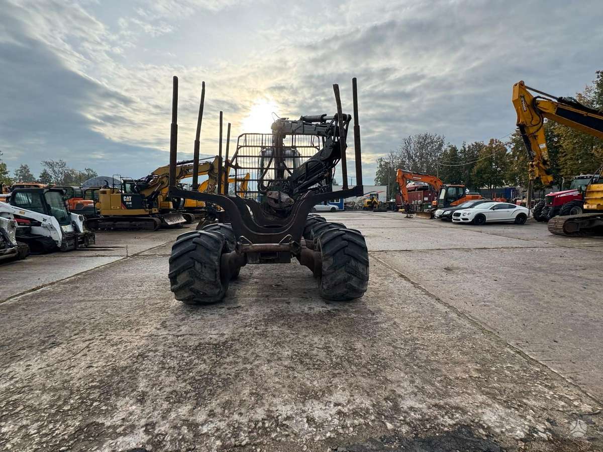 John Deere 810 E, koksnes transportieri